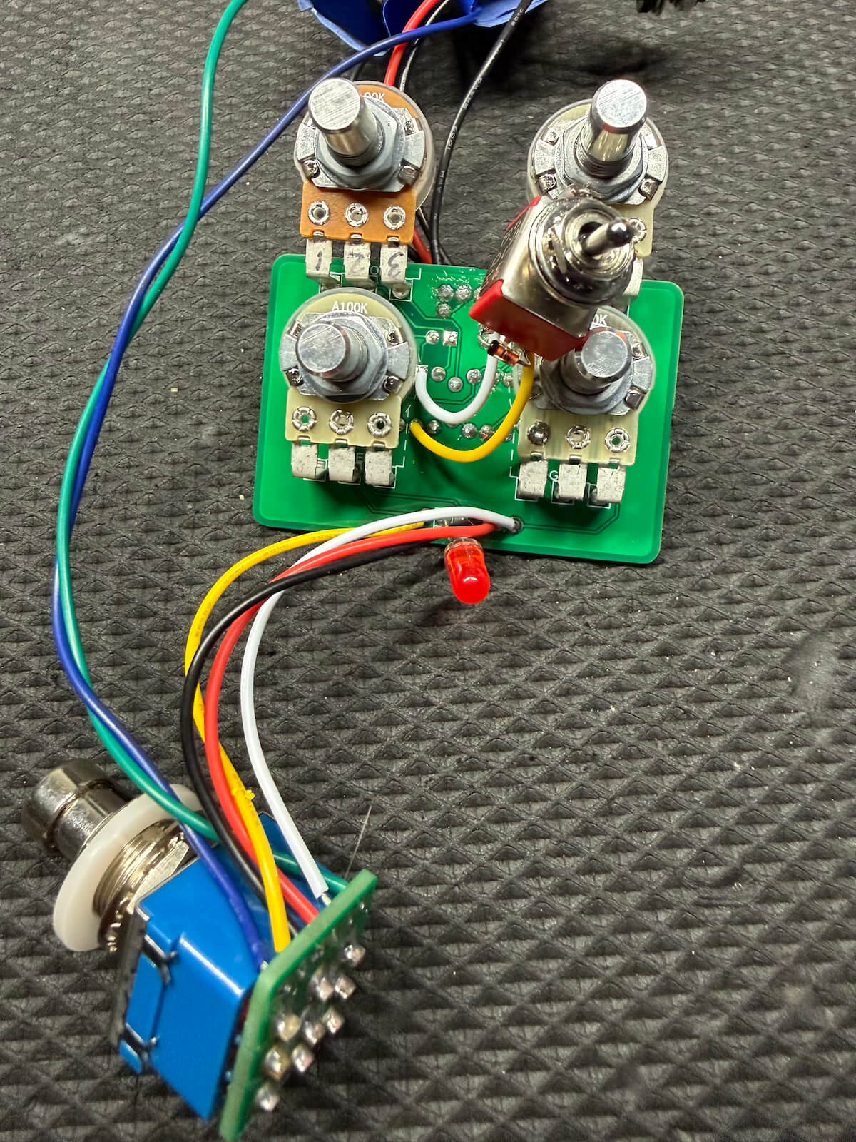 Seaweed Fuzz controls and circuit during assembly