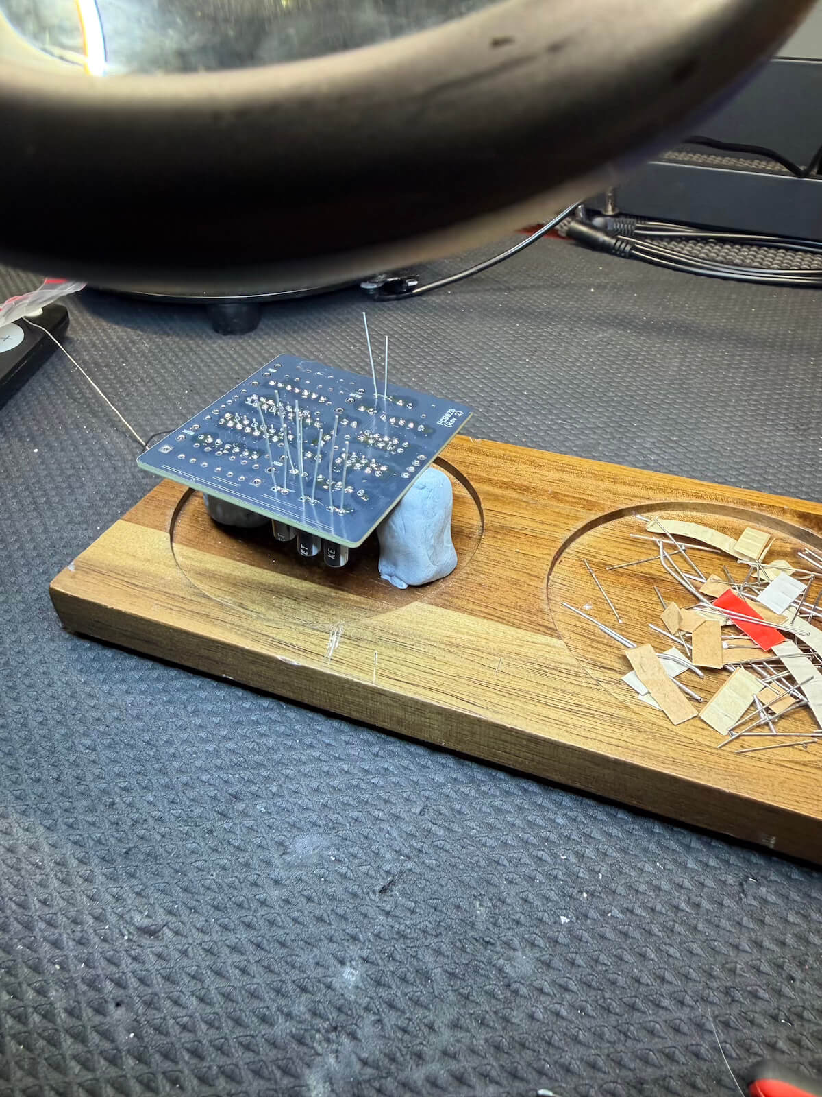 Delay pedal circuit during bench assembly