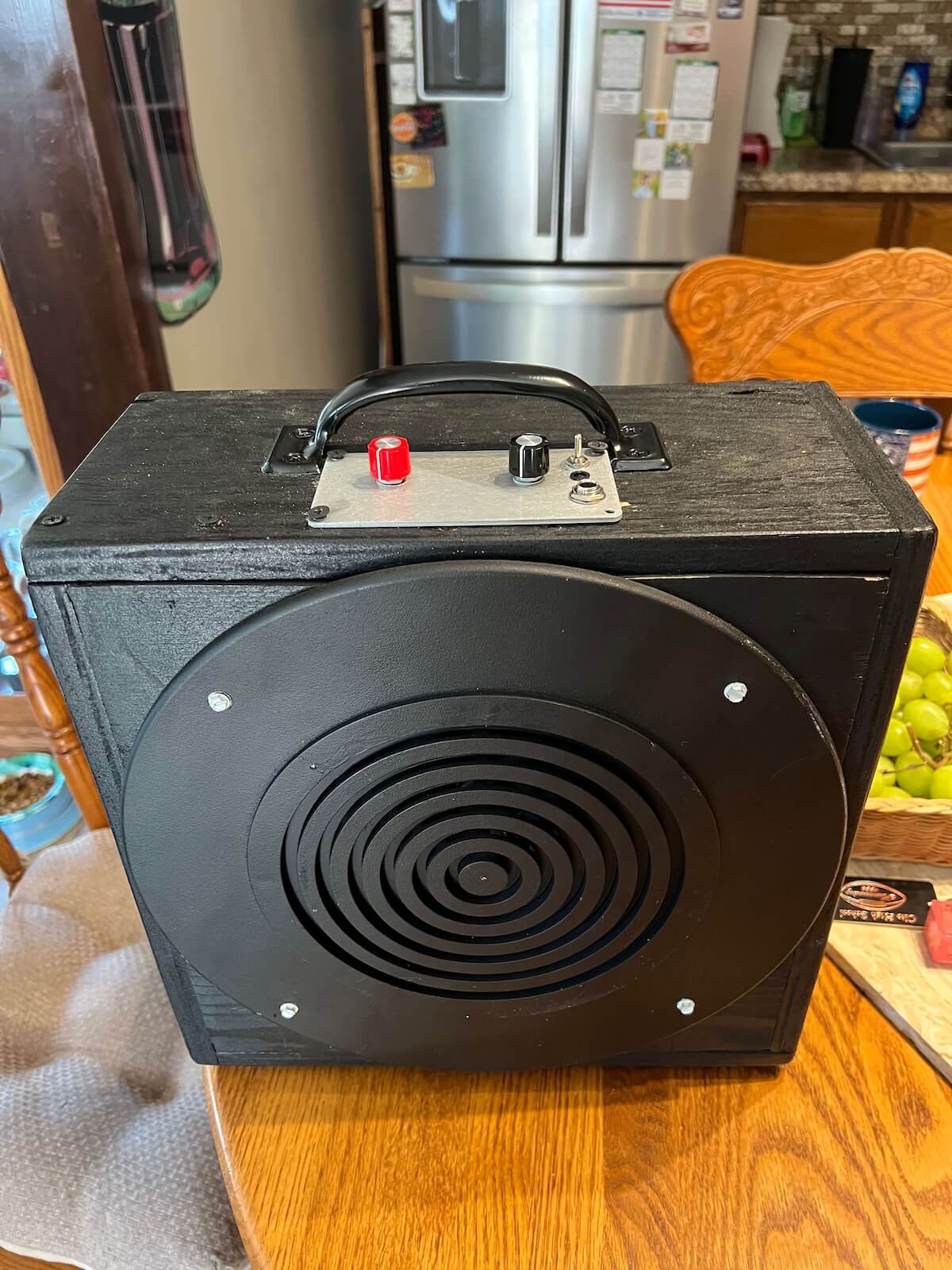 First integrated version of the LM386 amp with Gain and Level controls