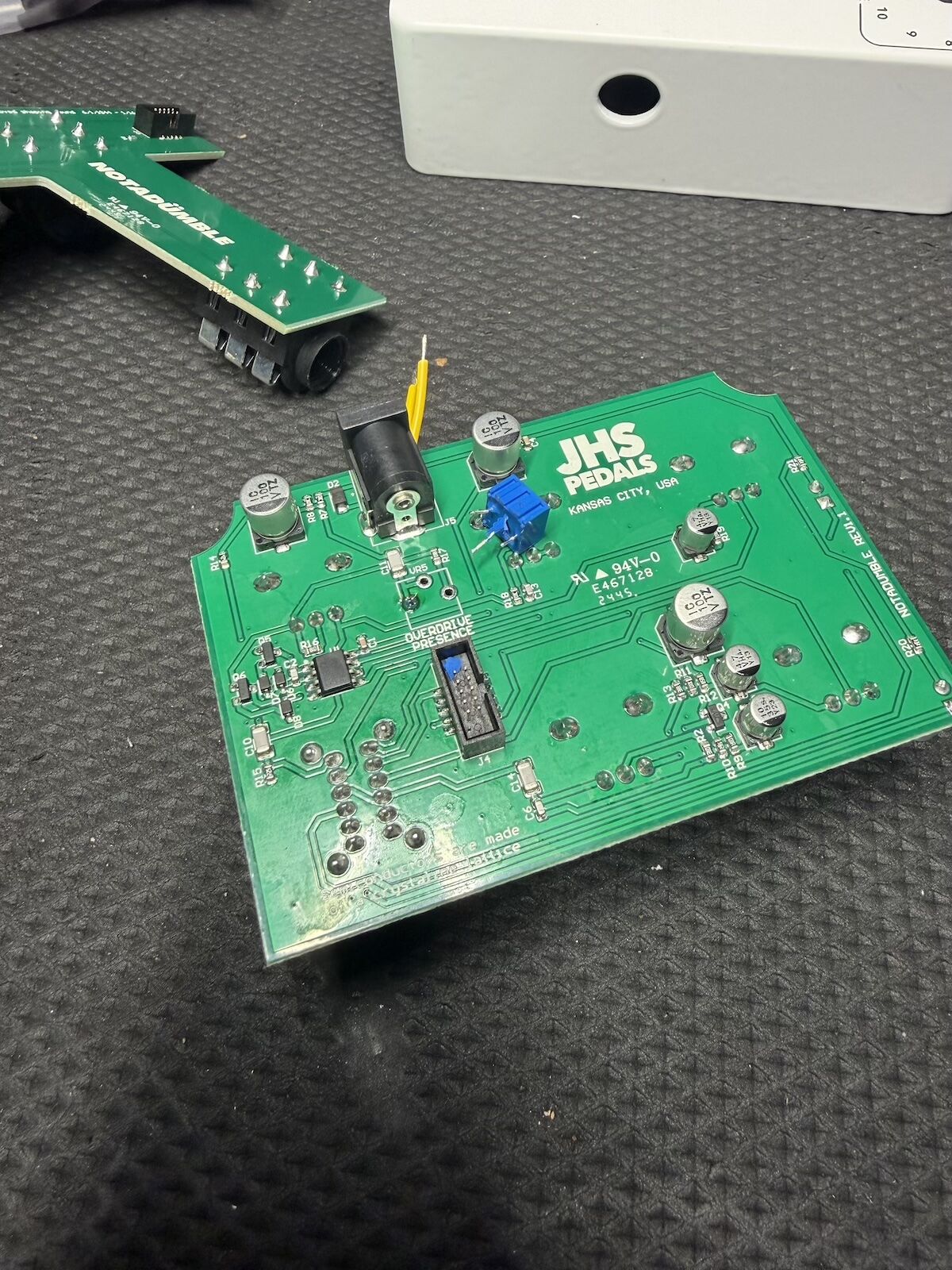 Factory blue Overdrive Presence trimpot installed on the JHS Notadumble V1 PCB