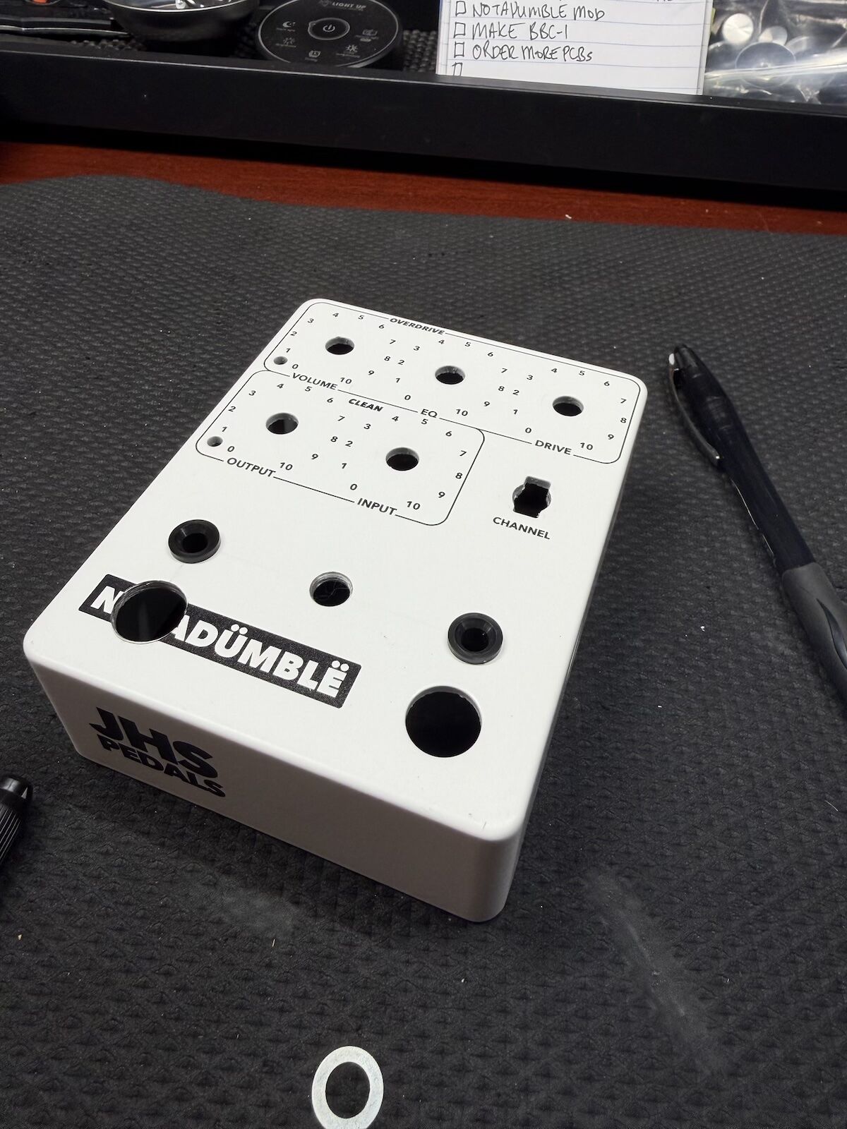 Notadumble enclosure drilled for the second footswitch, LED and order toggle