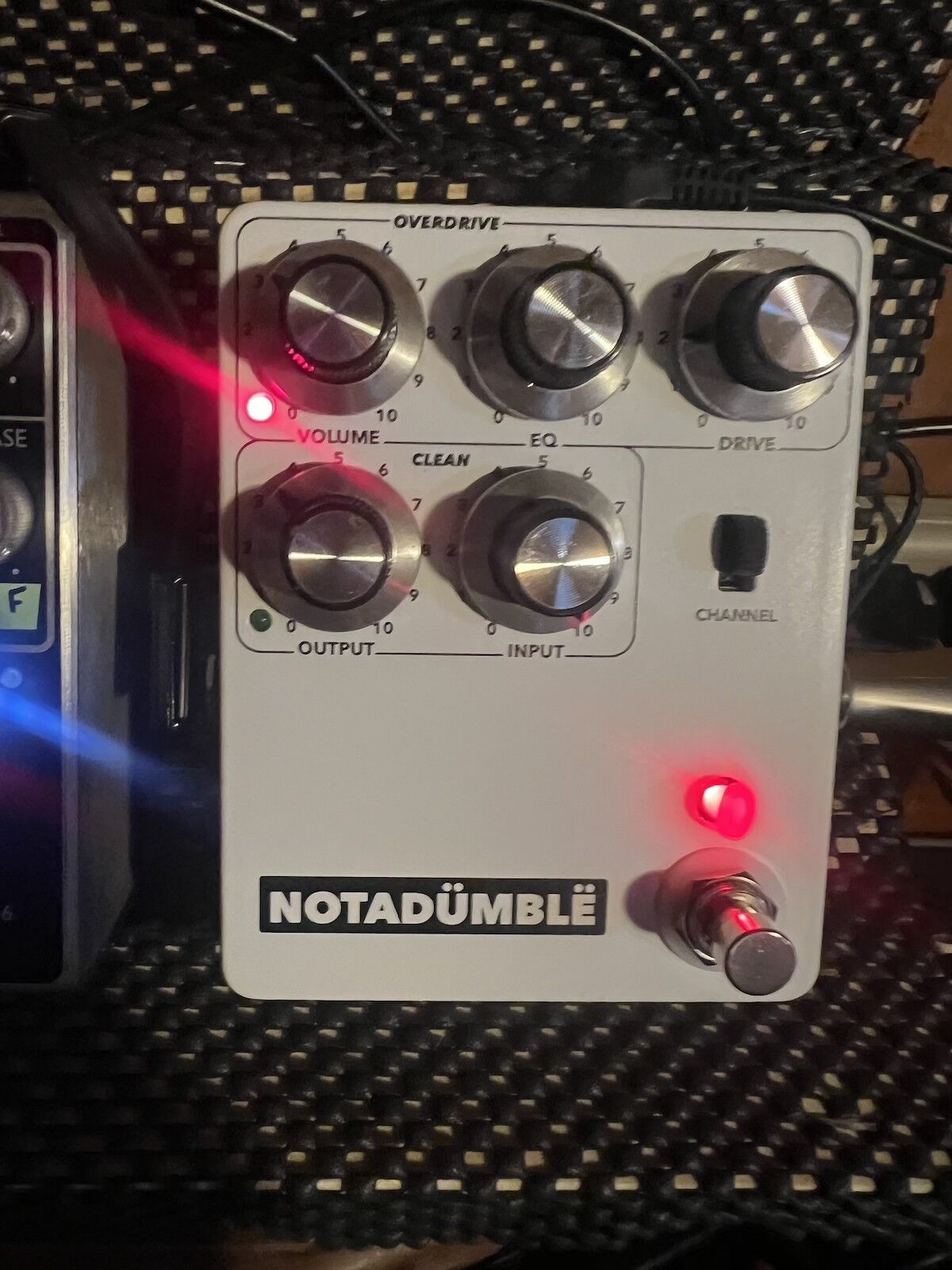 Original single-footswitch JHS Notadumble V1 before modification